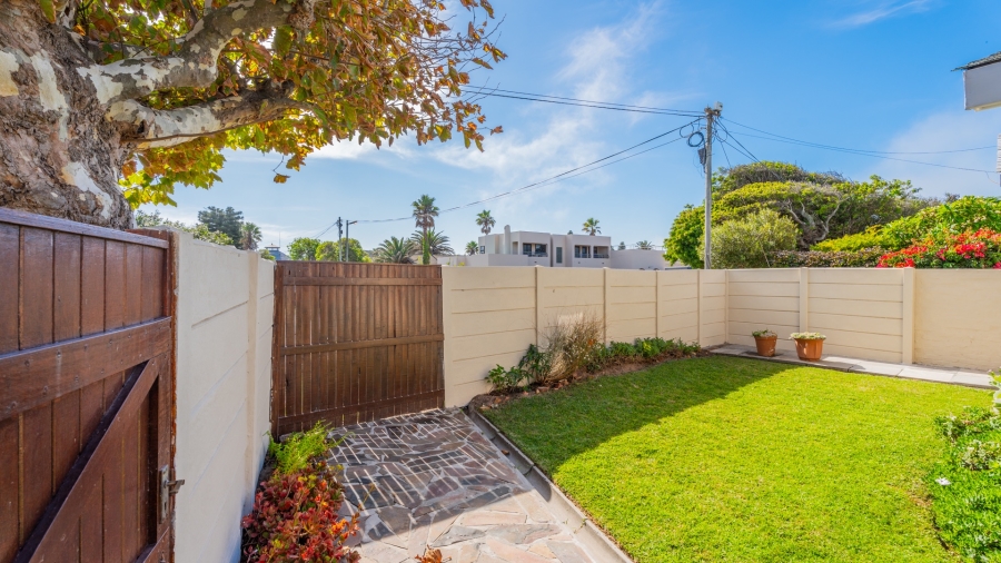 5 Bedroom Property for Sale in Zeekoevlei Western Cape